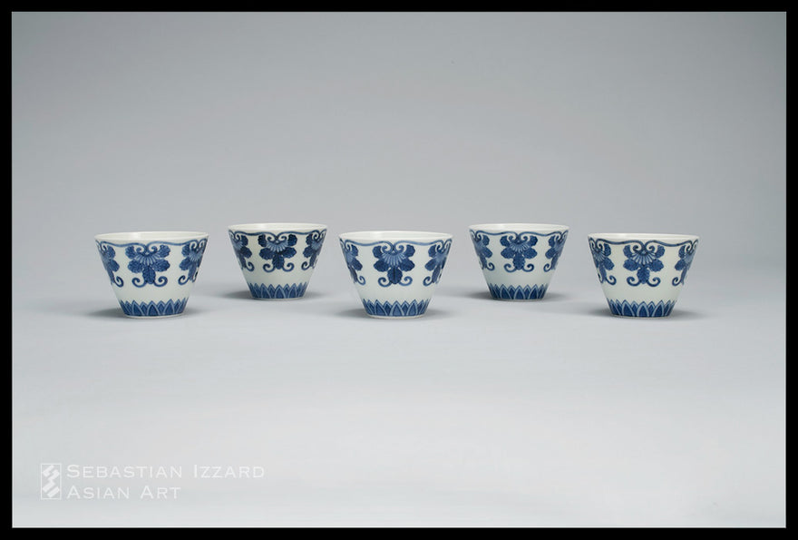 FIVE SMALL FOOD BOWLS WITH STYLIZED CHRYSANTHEMUM AND LAPPET BORDERS