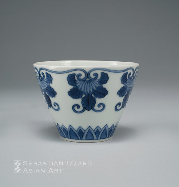 FIVE SMALL FOOD BOWLS WITH STYLIZED CHRYSANTHEMUM AND LAPPET BORDERS