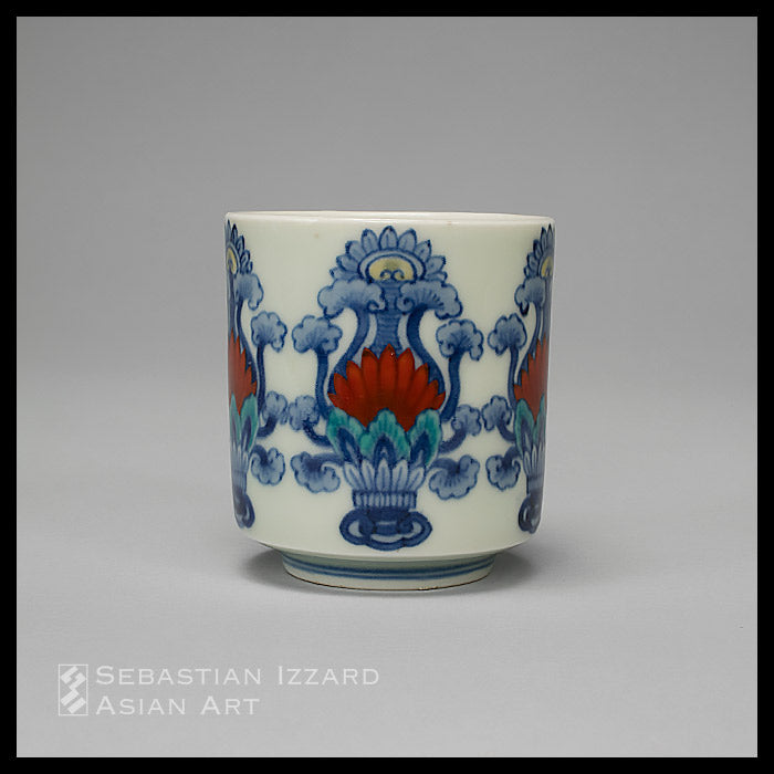 CYLINDRICAL SAKE CUP WITH STYLIZED FLORAL DESIGN