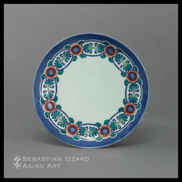 DISH WITH CHRYSANTHEMUM CHAIN DESIGN