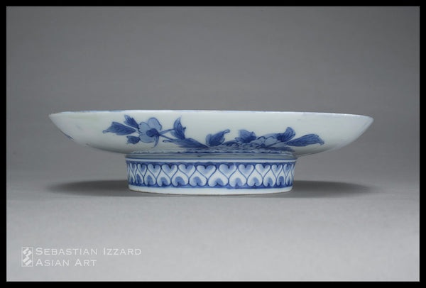 DISH WITH CHRYSANTHEMUM CHAIN DESIGN