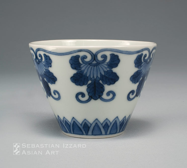 FIVE SMALL CUPS WITH STYLIZED BUDDHIST JEWEL BORDER