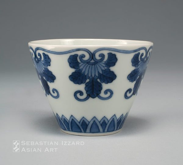 FIVE SMALL CUPS WITH STYLIZED BUDDHIST JEWEL BORDER