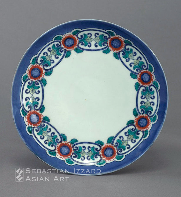 DISH WITH CHRYSANTHEMUM CHAIN DESIGN