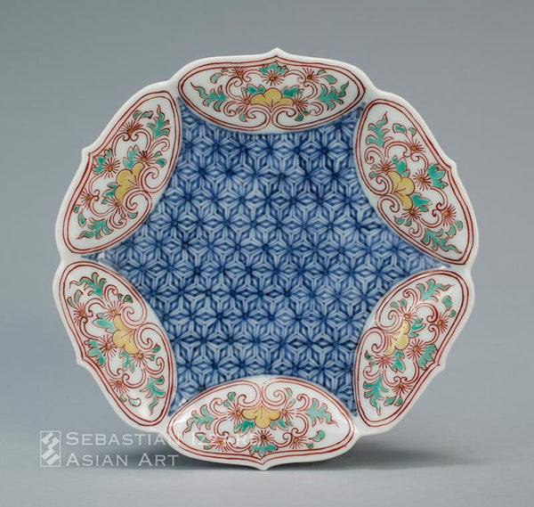 Small Dish (Kozara) with Barbed Rim and Stylized Floral Panels Hizen ware, Nabeshima type: porcelain with underglaze blue and colored enamels Edo period, circa 1670 Diameter 14.9 cm