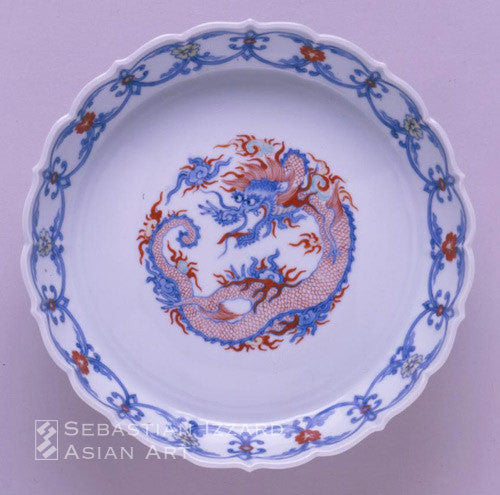 Porcelain dish with dragon design Edo period  late 17th century Arita ware Kakiemon type Shibuemon style 21.6 cm diameter