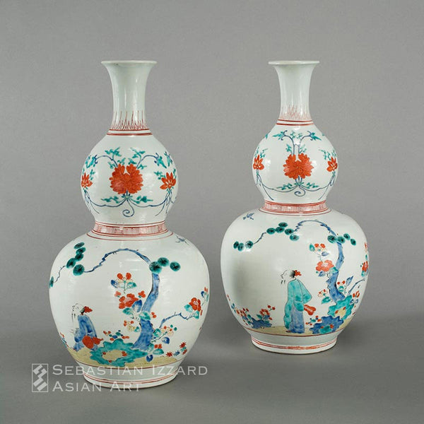  A PAIR OF LARGE GOURD-SHAPED BOTTLE VASES Hizen ware, Kakiemon type: porcelain with colored enamels Edo period, circa 1670-90 Height 16 in. (40.7 cm); diameter 8¼ in. (20.8 cm) Published: The Kyushu Ceramic Museum, ed. 1999