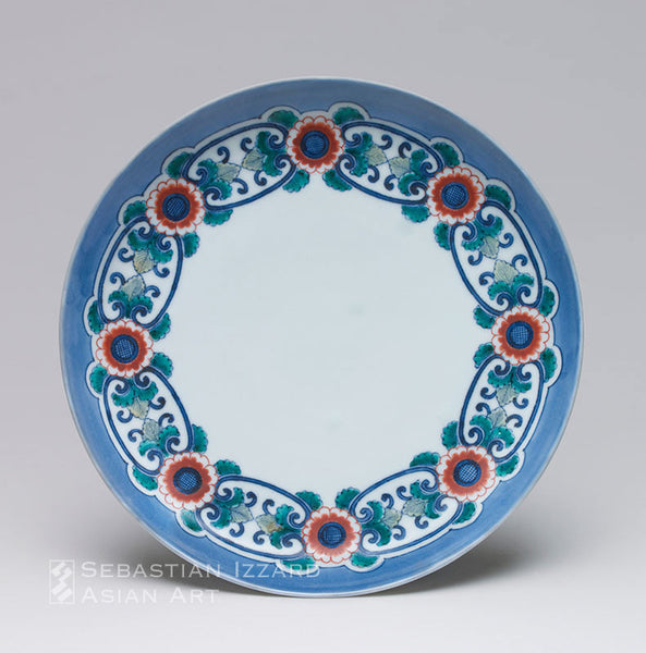 DISH WITH CHRYSANTHEMUM CHAIN DESIGN Hizen ware, Nabeshima type: porcelain with underglaze blue, iron red and colored enamels Edo period, circa 1650–60 Diameter 19.7 cm