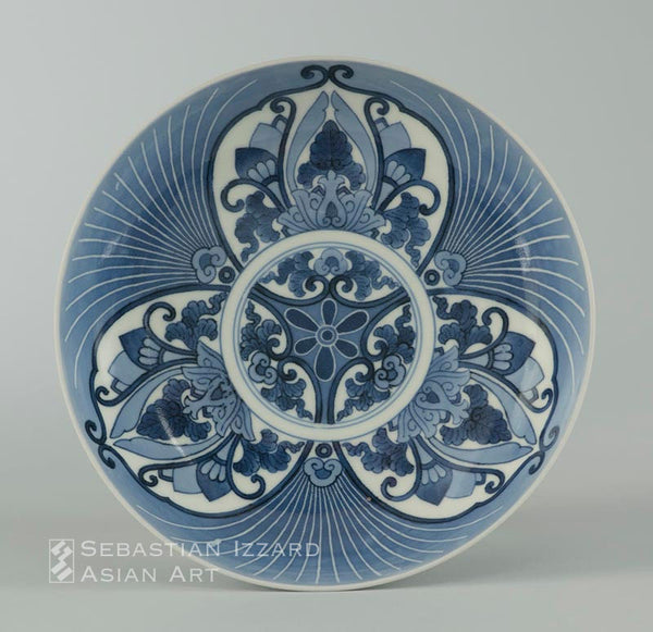 DISH WITH STYLIZED GINKO DESIGN  Hizen ware: Nabeshima type: porcelain with underglaze blue Edo period, Genroku era (1680-1704) Diameter 20.3 cm